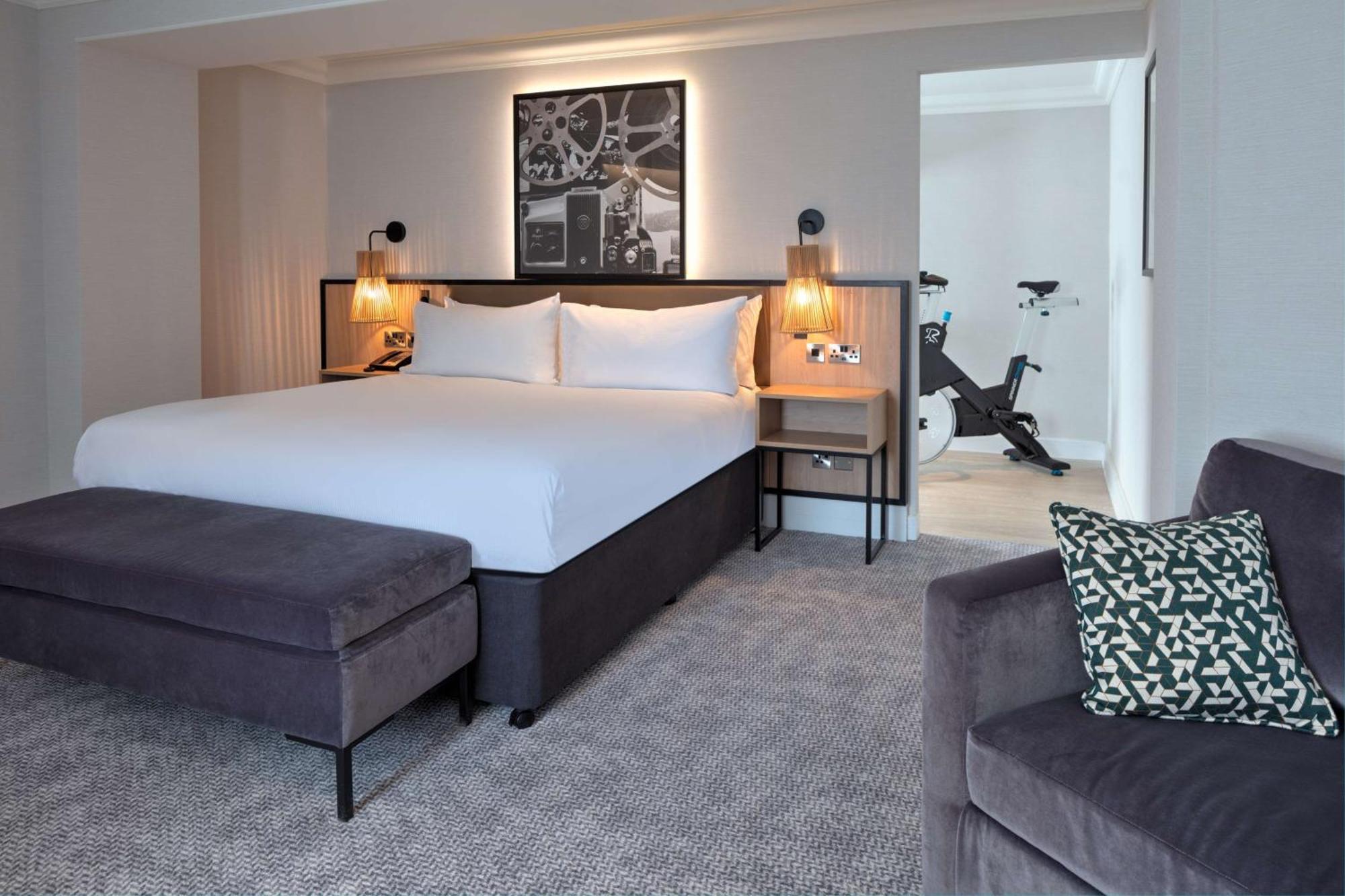 Hotel Doubletree By Hilton London Elstree 4*