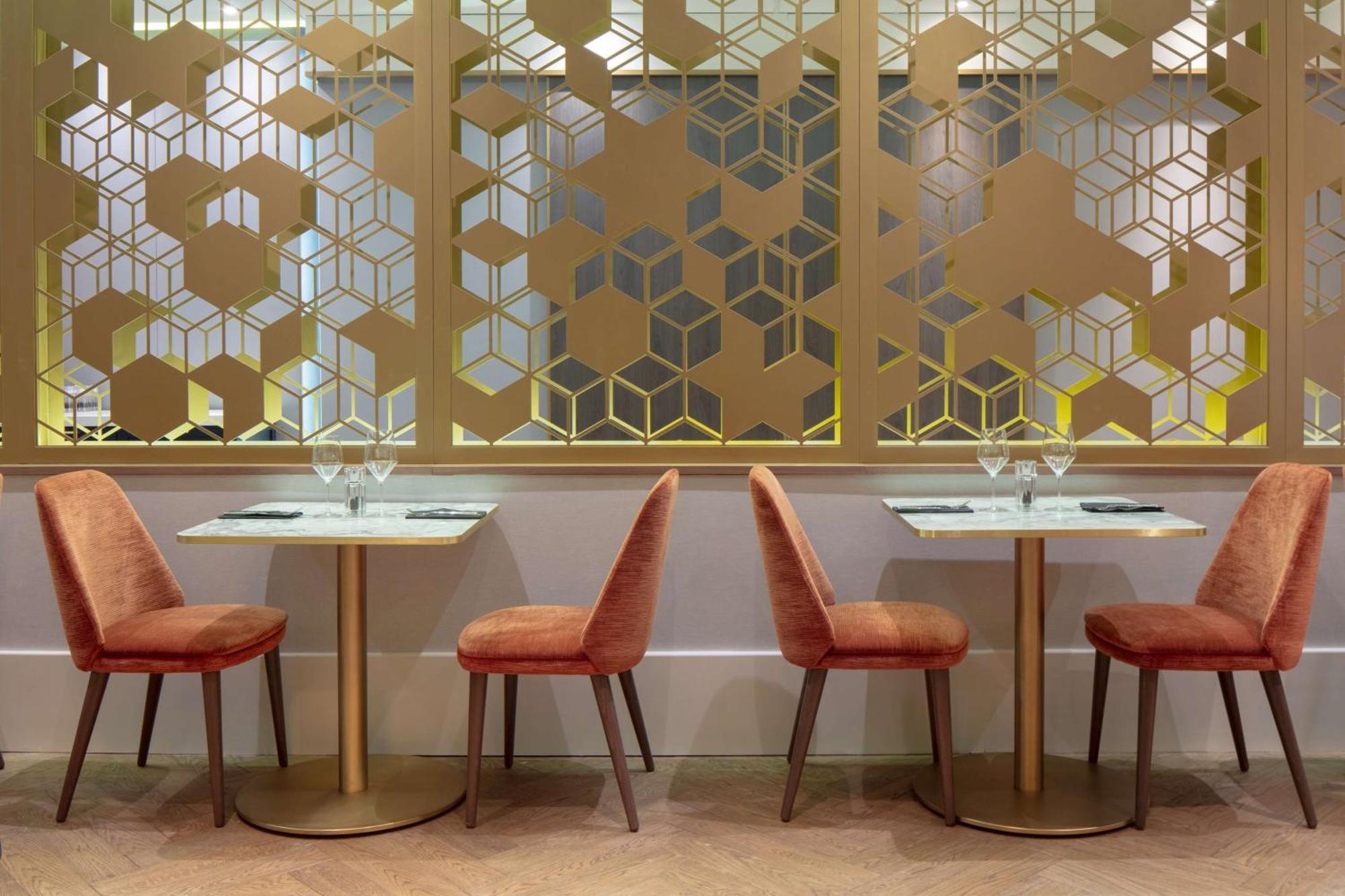 Hotel Doubletree By Hilton London Elstree 4*